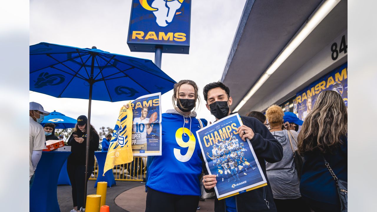 San Francisco Chronicle - Rams 49s Fans - Making Pictures