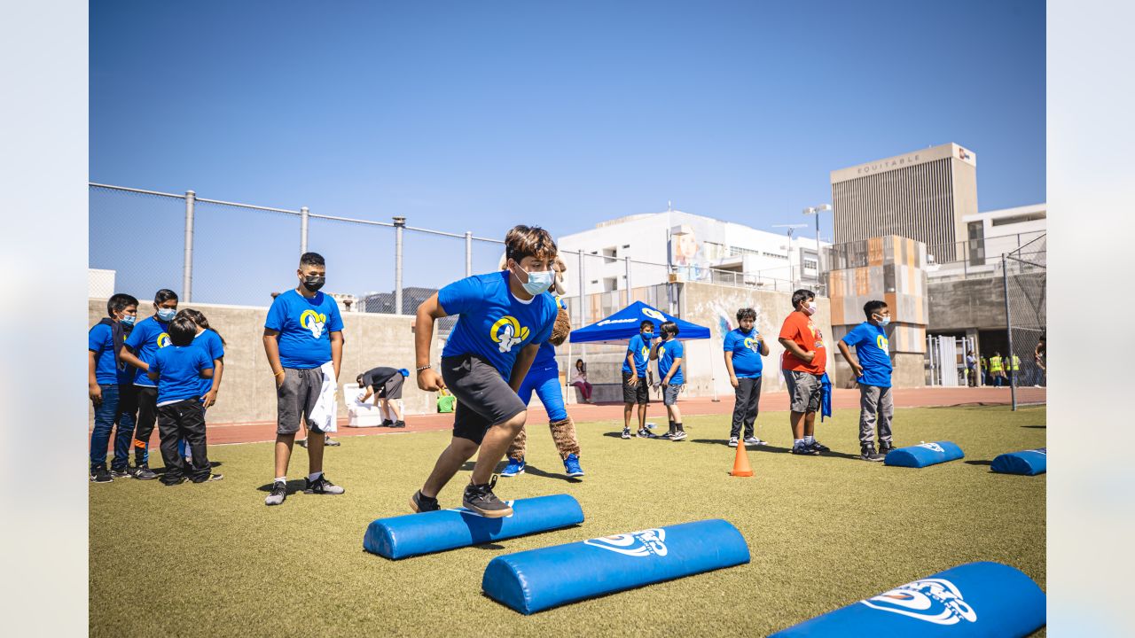 LA Rams coaches host clinic for Combat Center youth