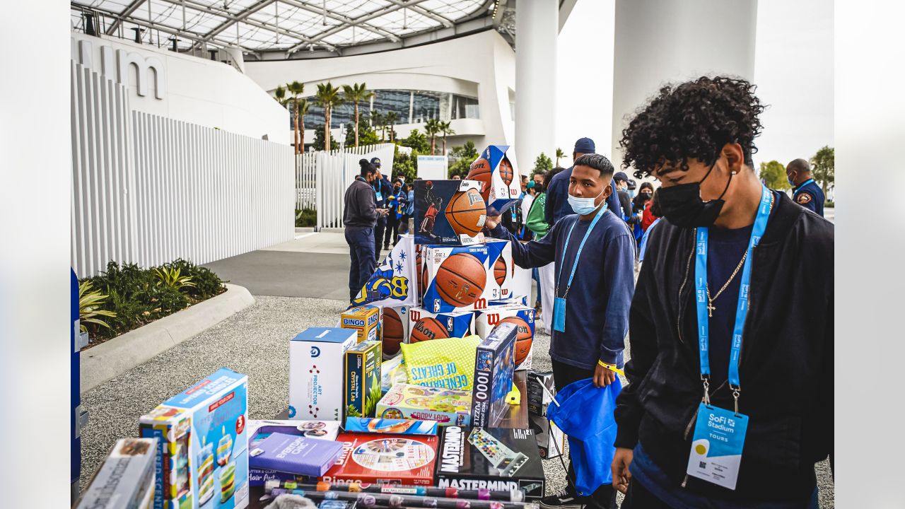 Rams offer first-look at new team store to season ticket holders - ABC7 Los  Angeles