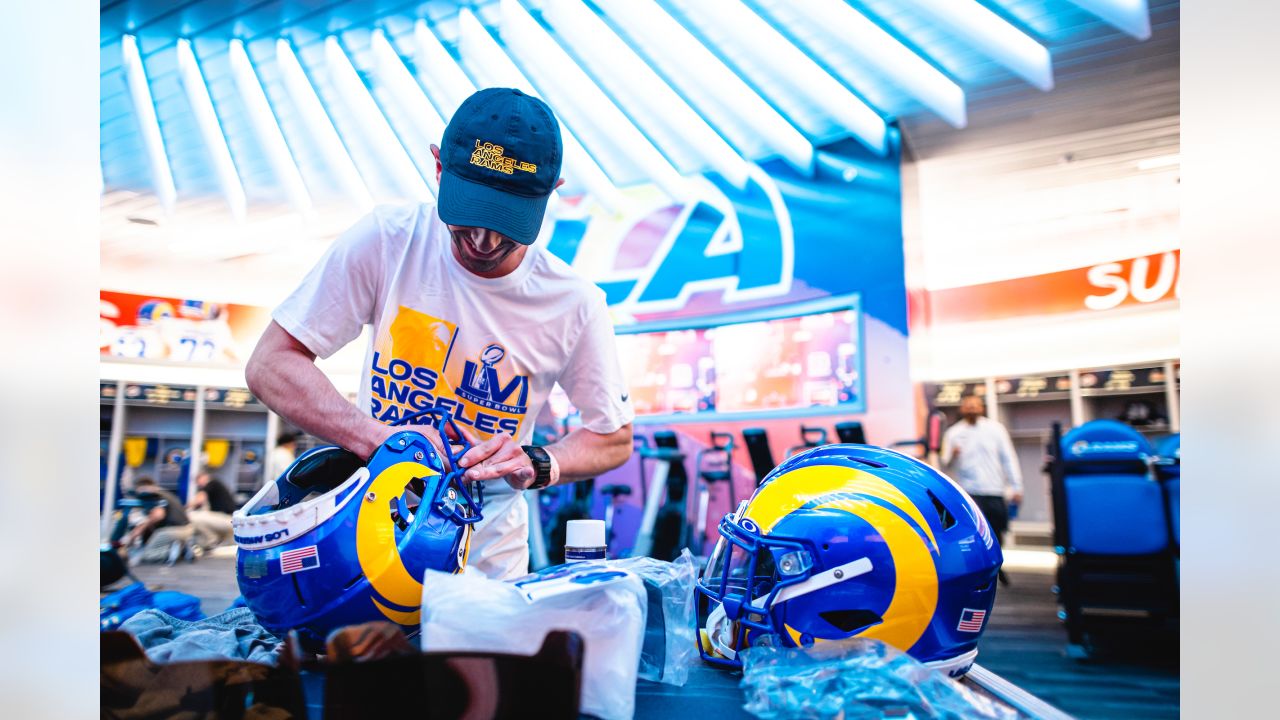 LA Rams M SBLVI Champ Roster - The Locker Room of Downey