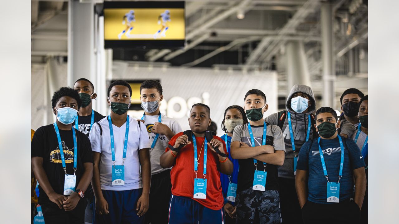 Rams Rookies Give Youth Football Team the SoFi Experience