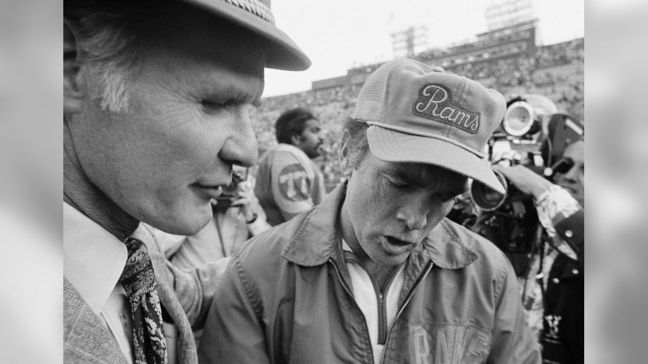 Legendary Seahawks coach Chuck Knox dies at age 86