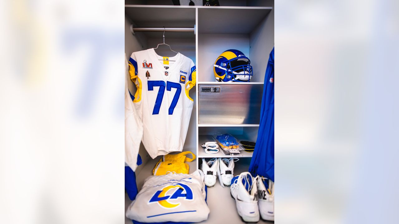 LA Rams M SBLVI Champ Roster - The Locker Room of Downey