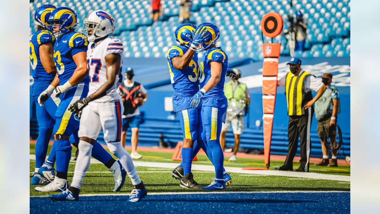 Bills hold on to beat Rams 35-32, improve to 3-0 on season