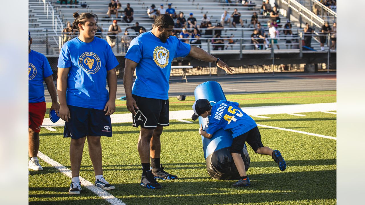 Rams star Bobby Wagner hosts youth football camp at Ontario school where he  graduated - ABC7 Los Angeles