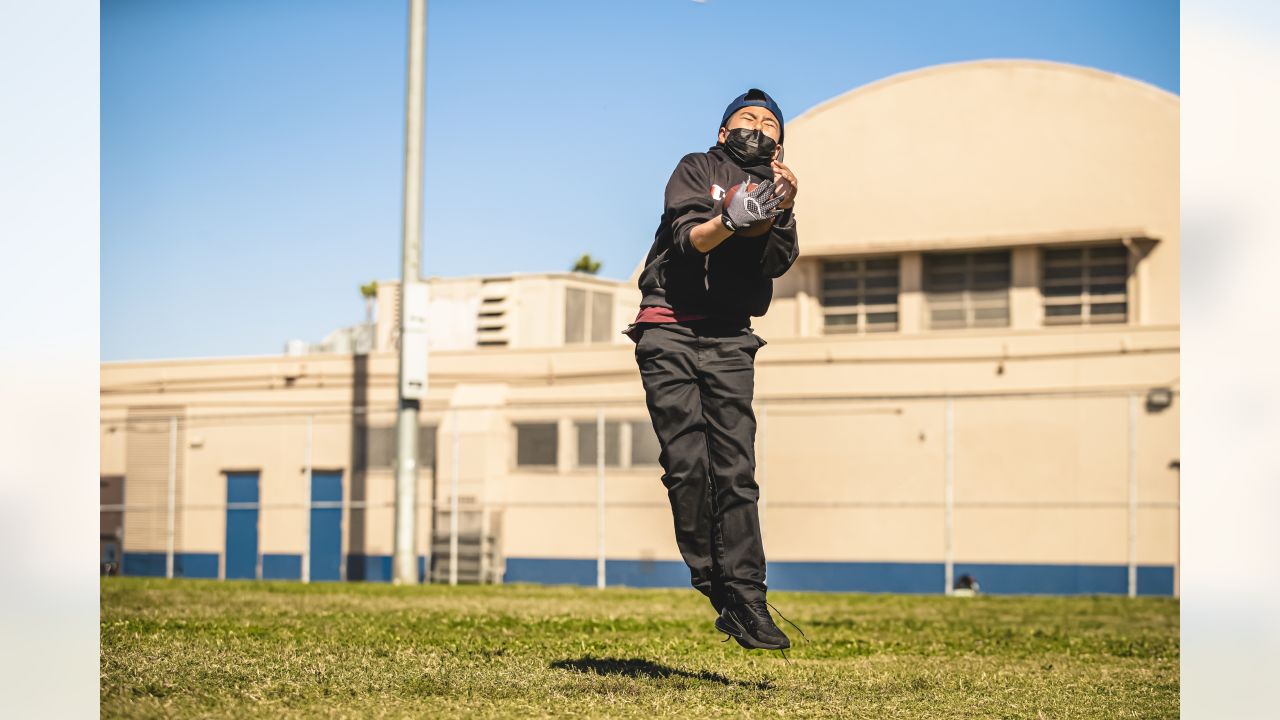 Rams launch flag football league for Los Angeles Unified students, surprise  students with jerseys and equipment