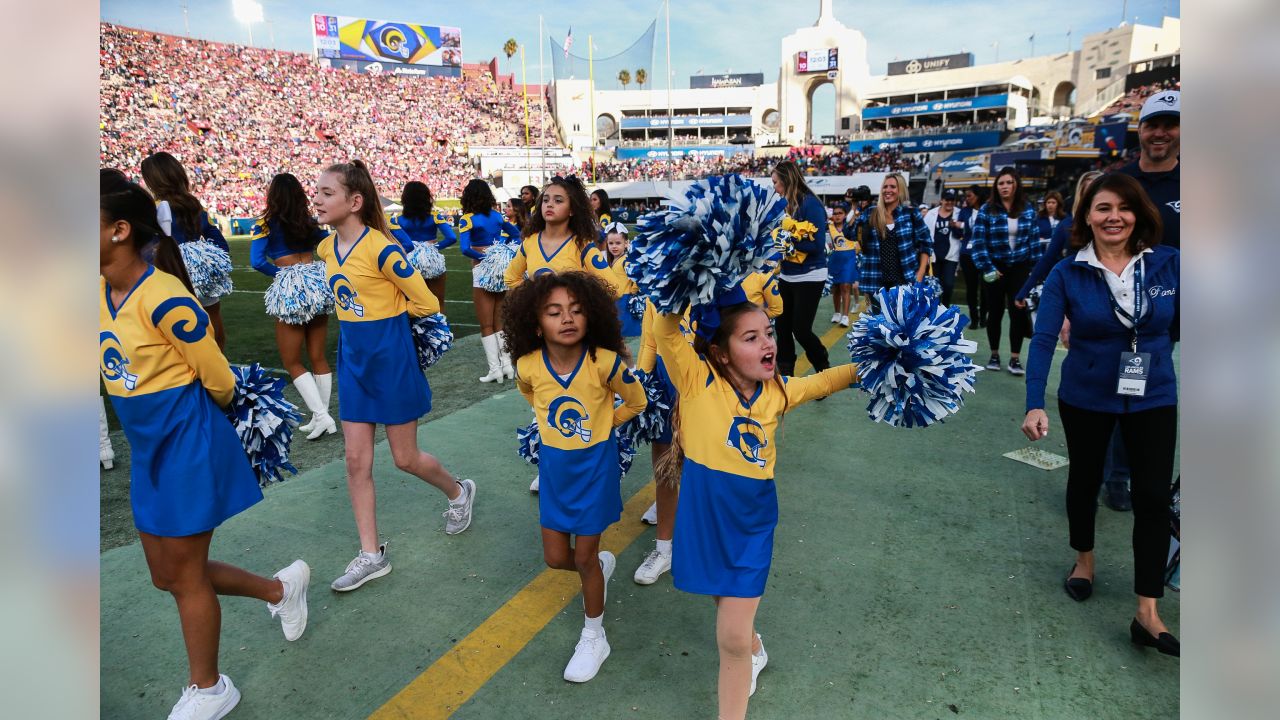 Rams Junior Cheerleaders halftime performance