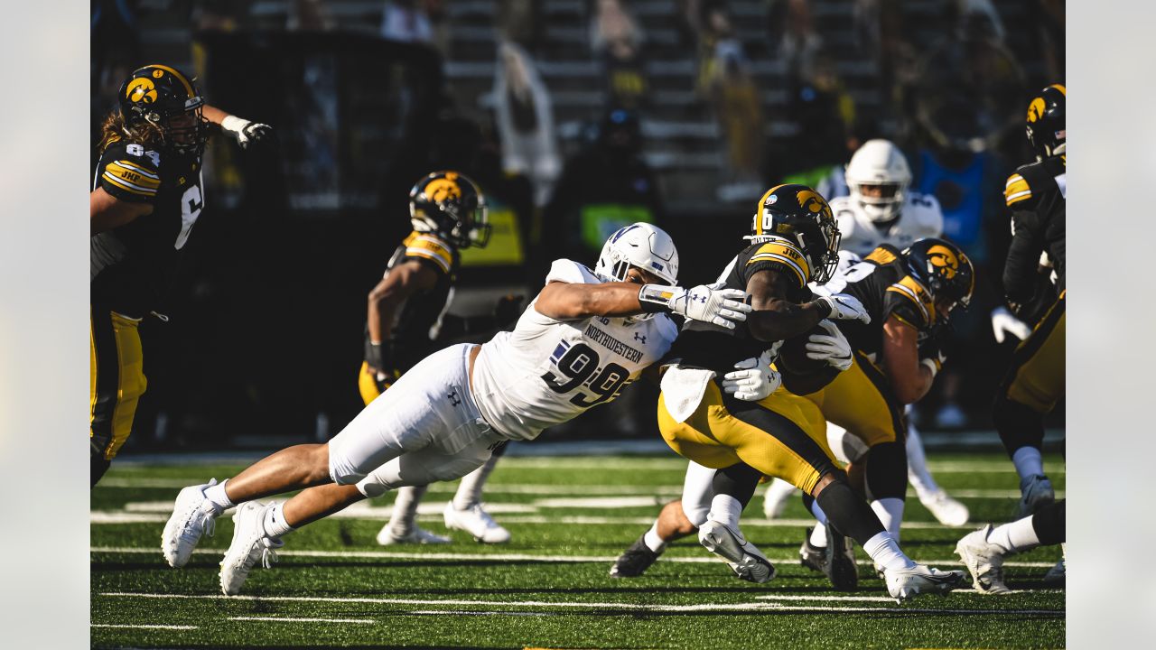 Los Angeles Rams defensive end Earnest Brown IV (90) puts his