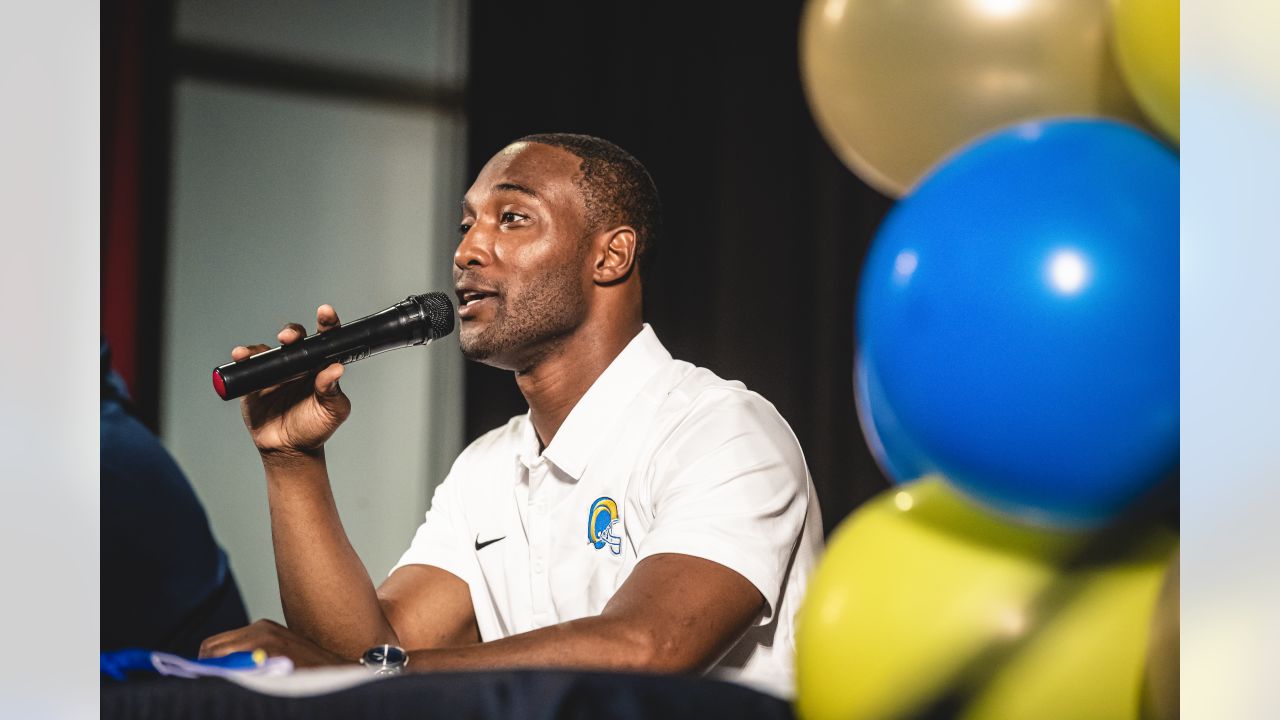 Rams launch flag football league for Los Angeles Unified students, surprise  students with jerseys and equipment