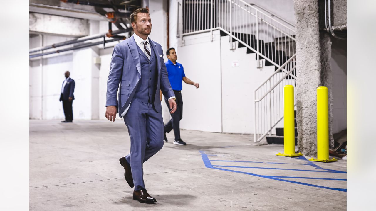 ARRIVAL PHOTOS: Rams arrive to Raymond James Stadium for Week 9