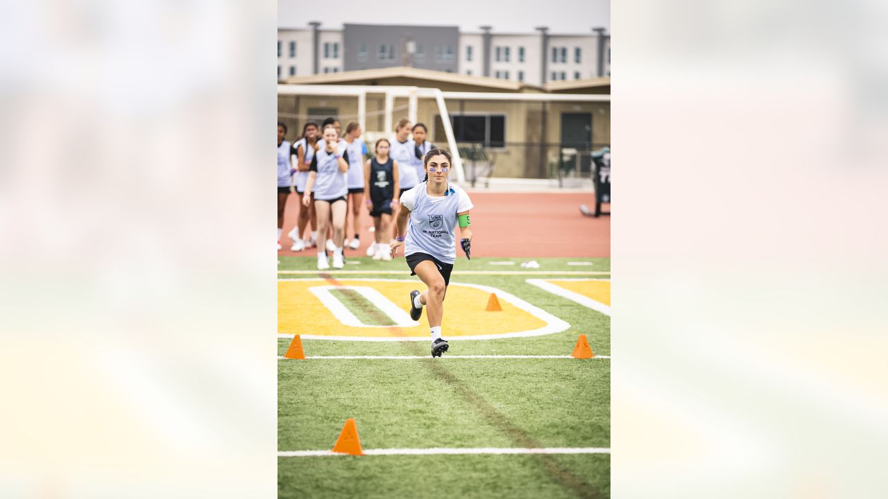 Flag football: Rams jamboree hosts more than 1,200 girls - Los Angeles Times