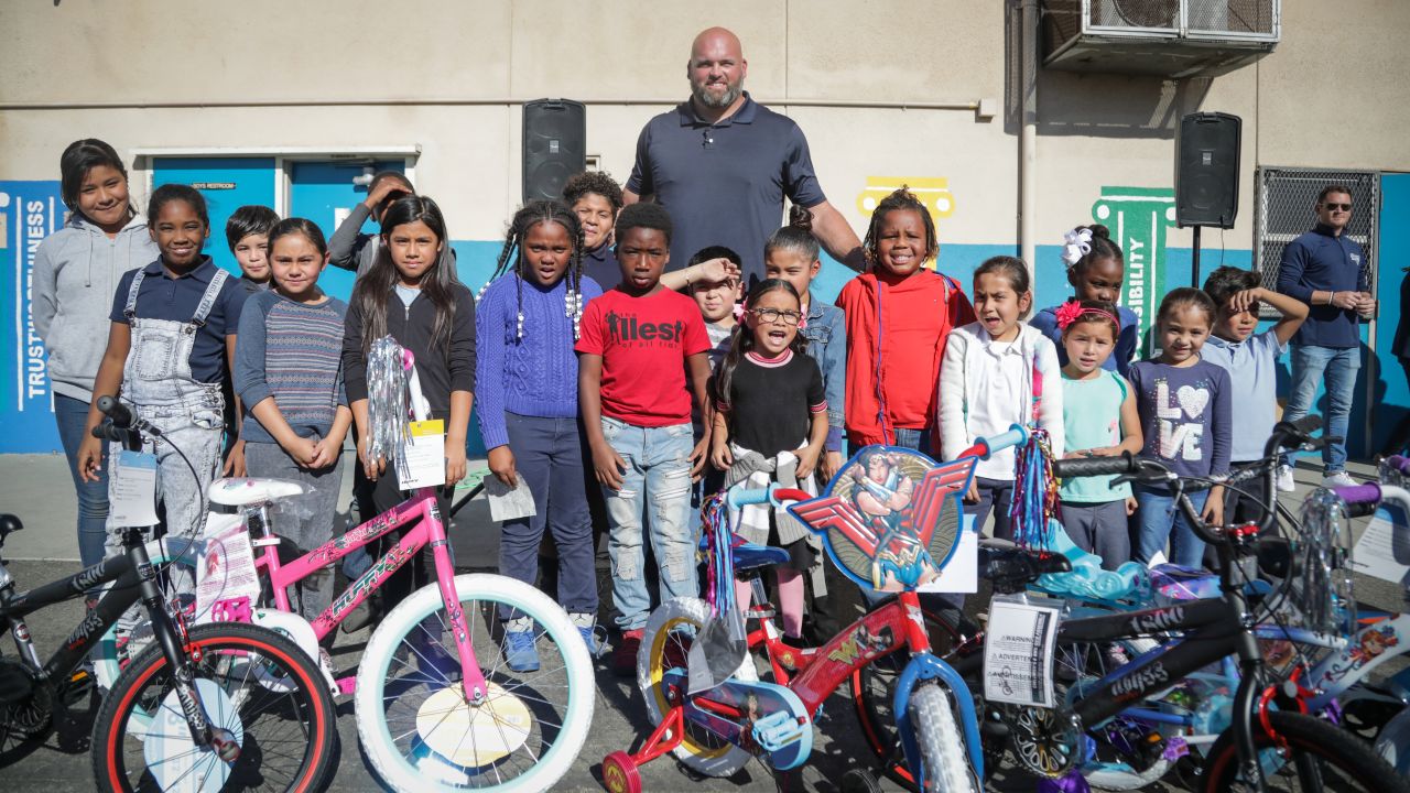 Los Angeles Rams on X: Nobody more deserving. For his impact off the  field, Andrew Whitworth is your 2021 @Nationwide Walter Payton Man of the  Year! #WPMOY  / X