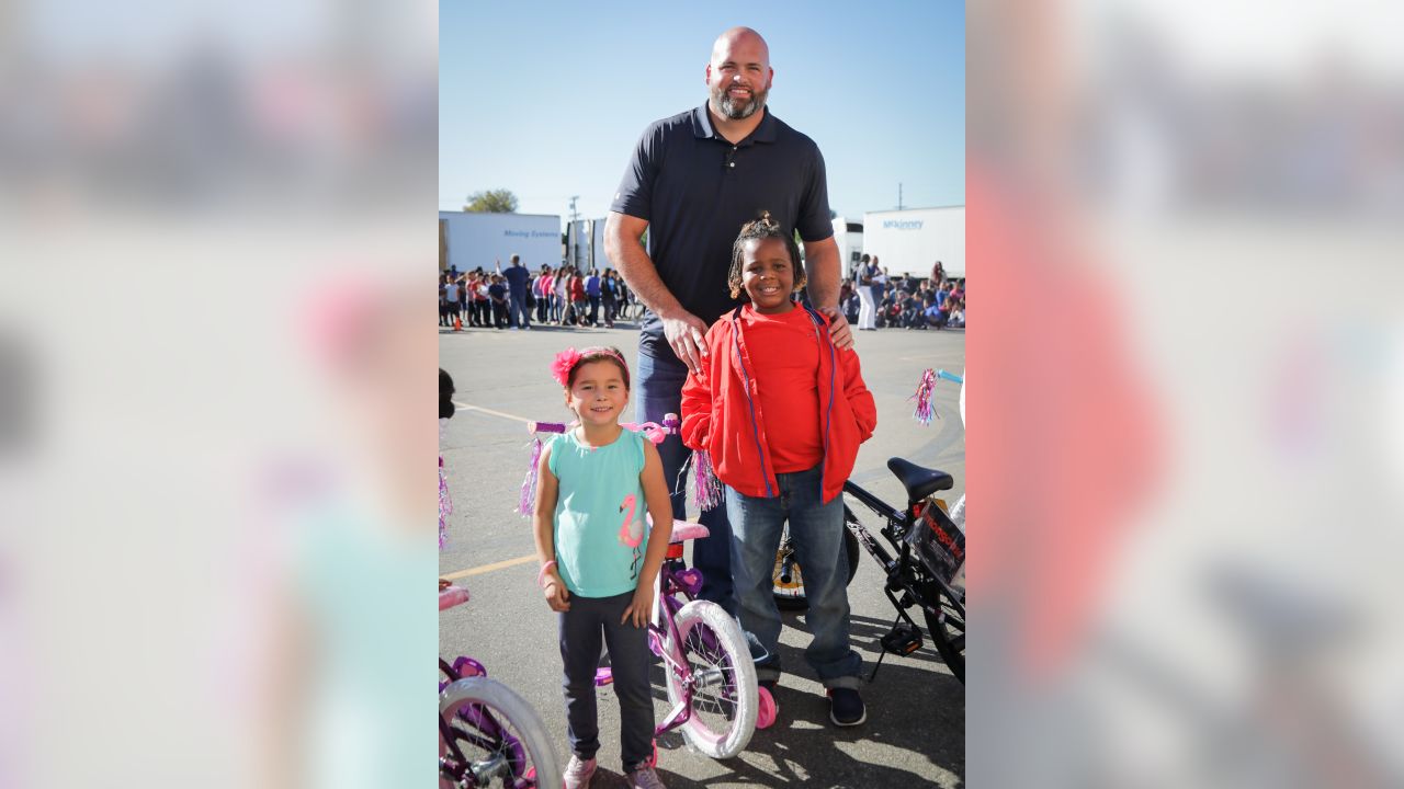 Los Angeles Rams on X: Nobody more deserving. For his impact off the  field, Andrew Whitworth is your 2021 @Nationwide Walter Payton Man of the  Year! #WPMOY  / X