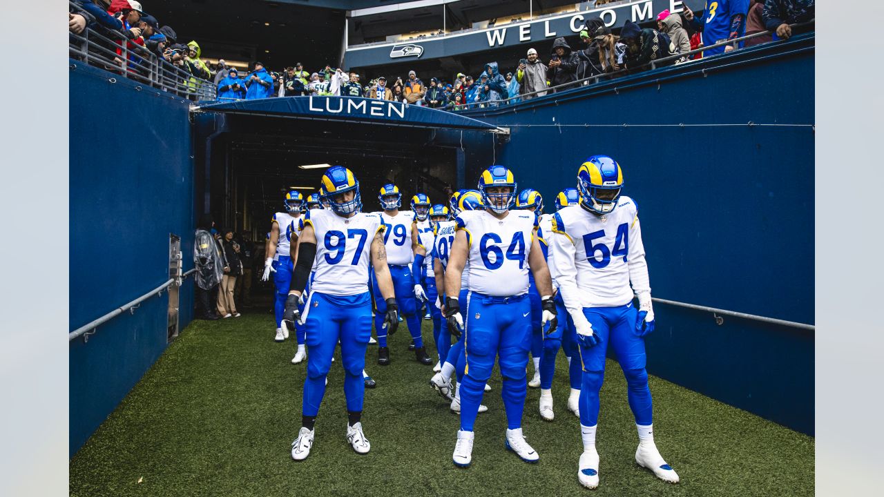 Bobby Wagner gets rousing reception in first game back at Lumen