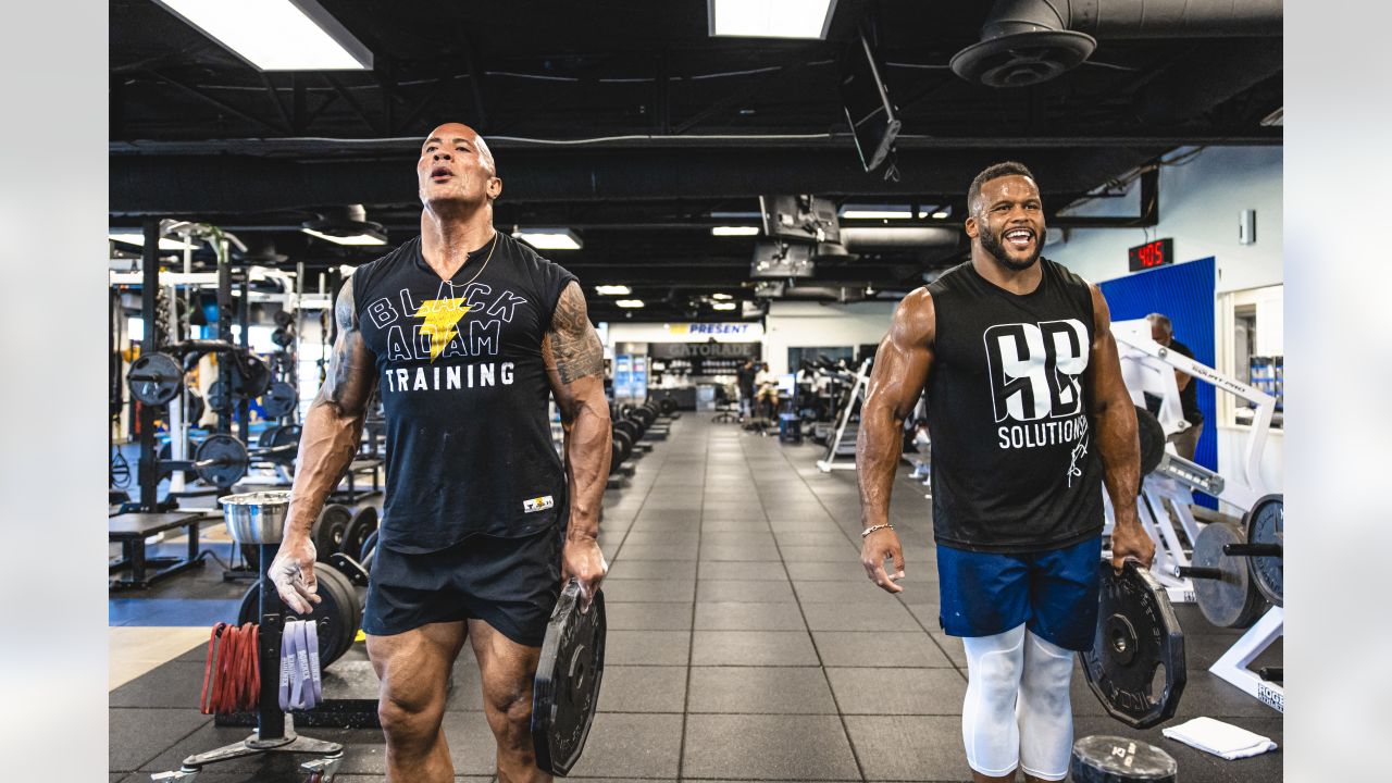 Rams Video: Aaron Donald & Dwayne Johnson Workout Together For Black Adam  Promotion