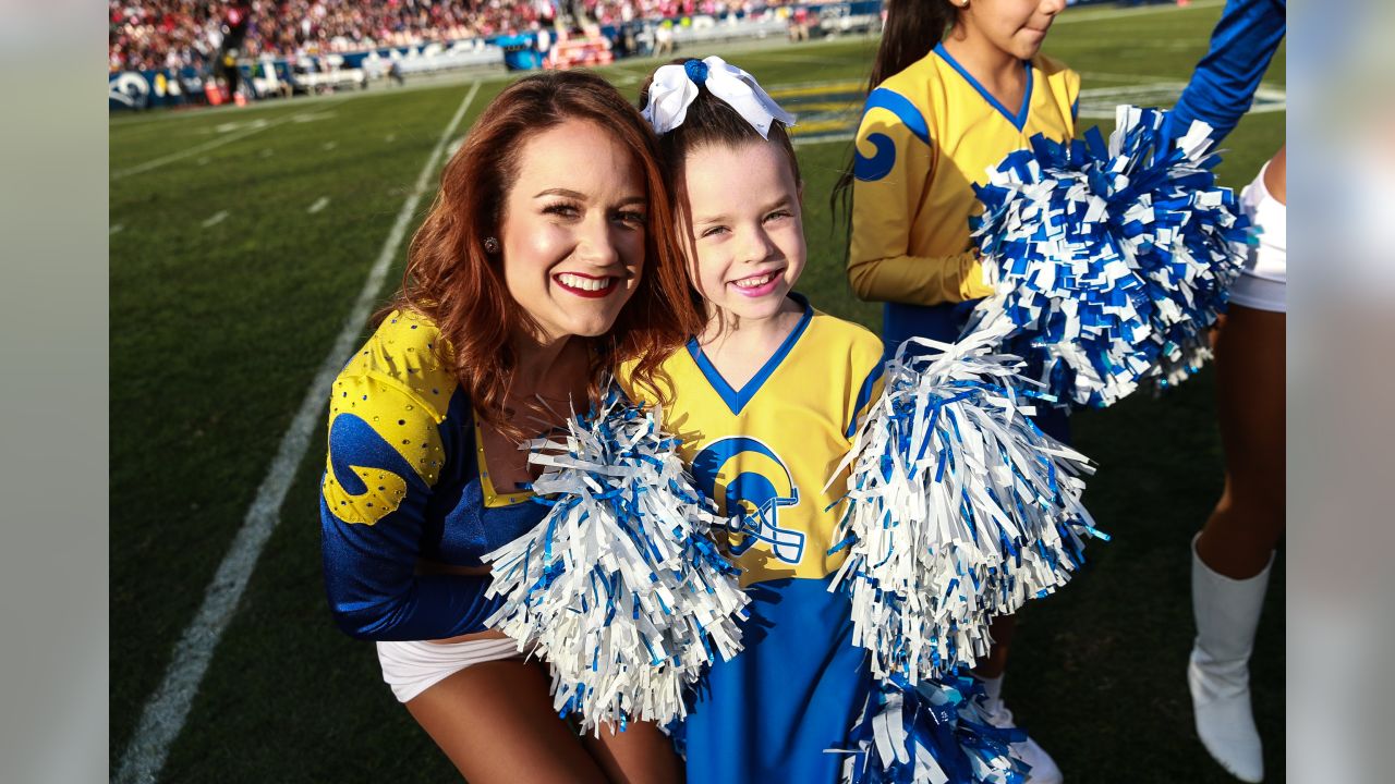 Rams Junior Cheerleaders halftime performance