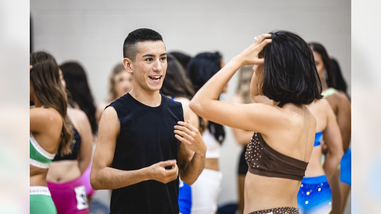 Watch LA Rams Cheerleaders: Making the Squad (2023) Streaming Online