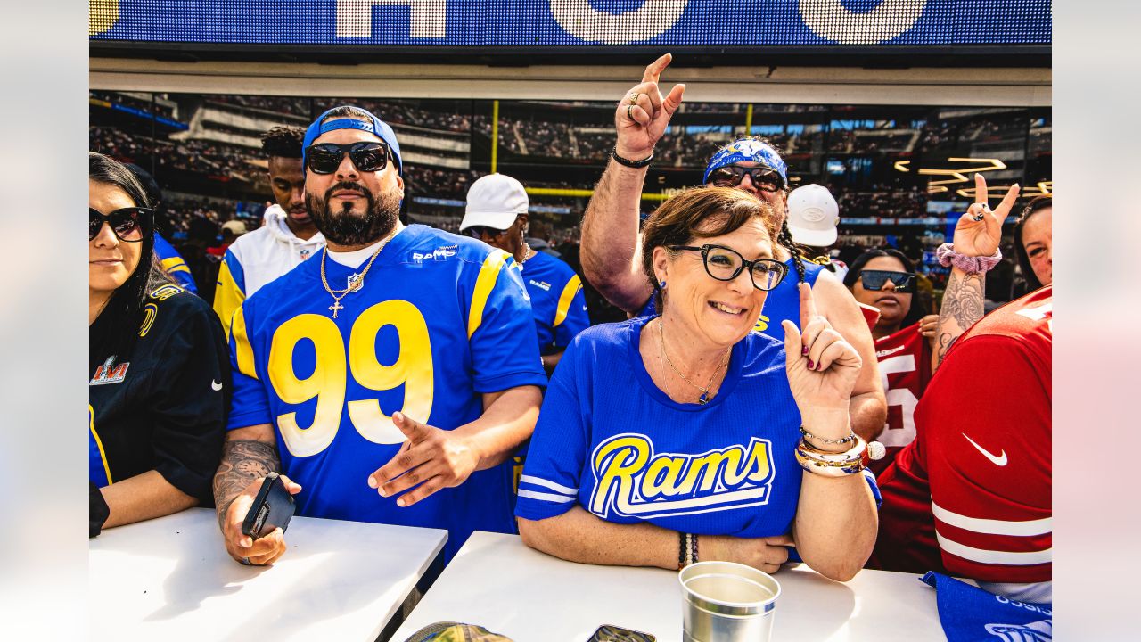 San Francisco Chronicle - Rams 49s Fans - Making Pictures