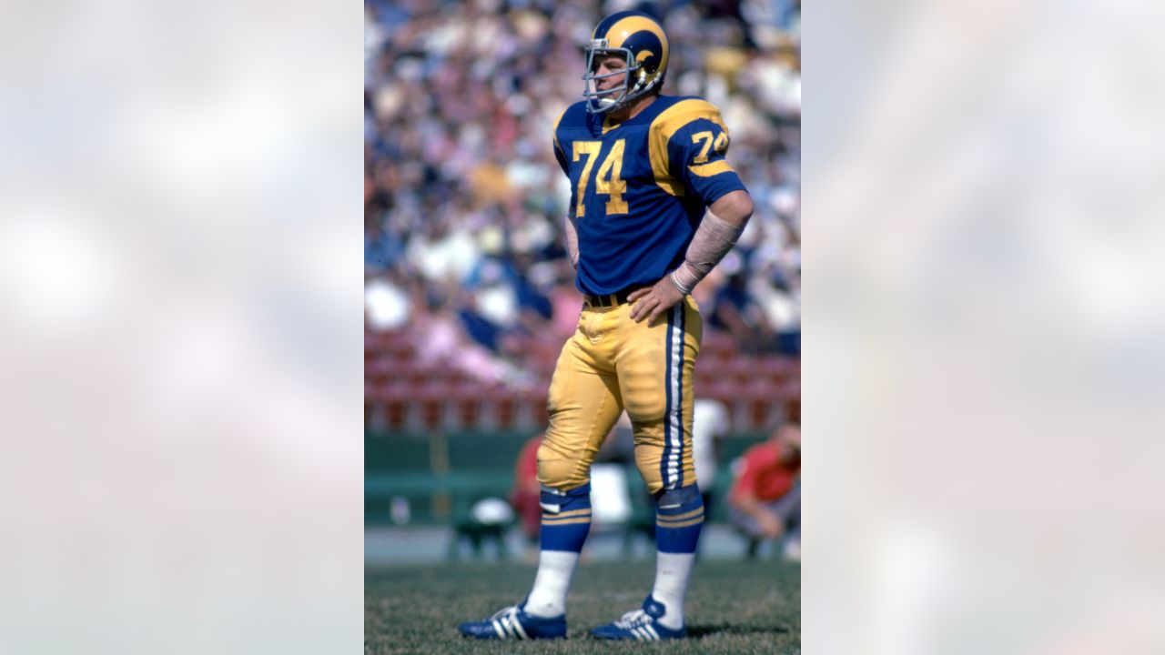 Elroy Hirsch, Los Angeles Rams' record smashing end, snares a pass