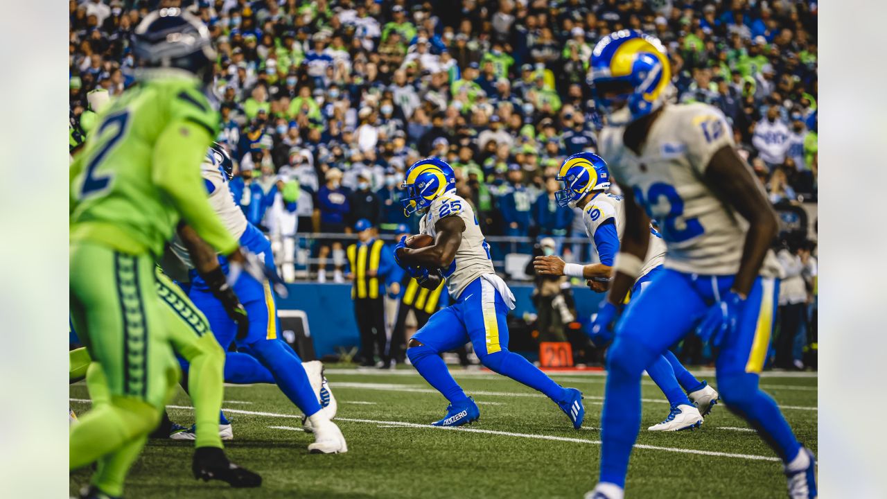 PHOTOS: Game-action moments from Rams vs. Seahawks Week 5 at Lumen Field