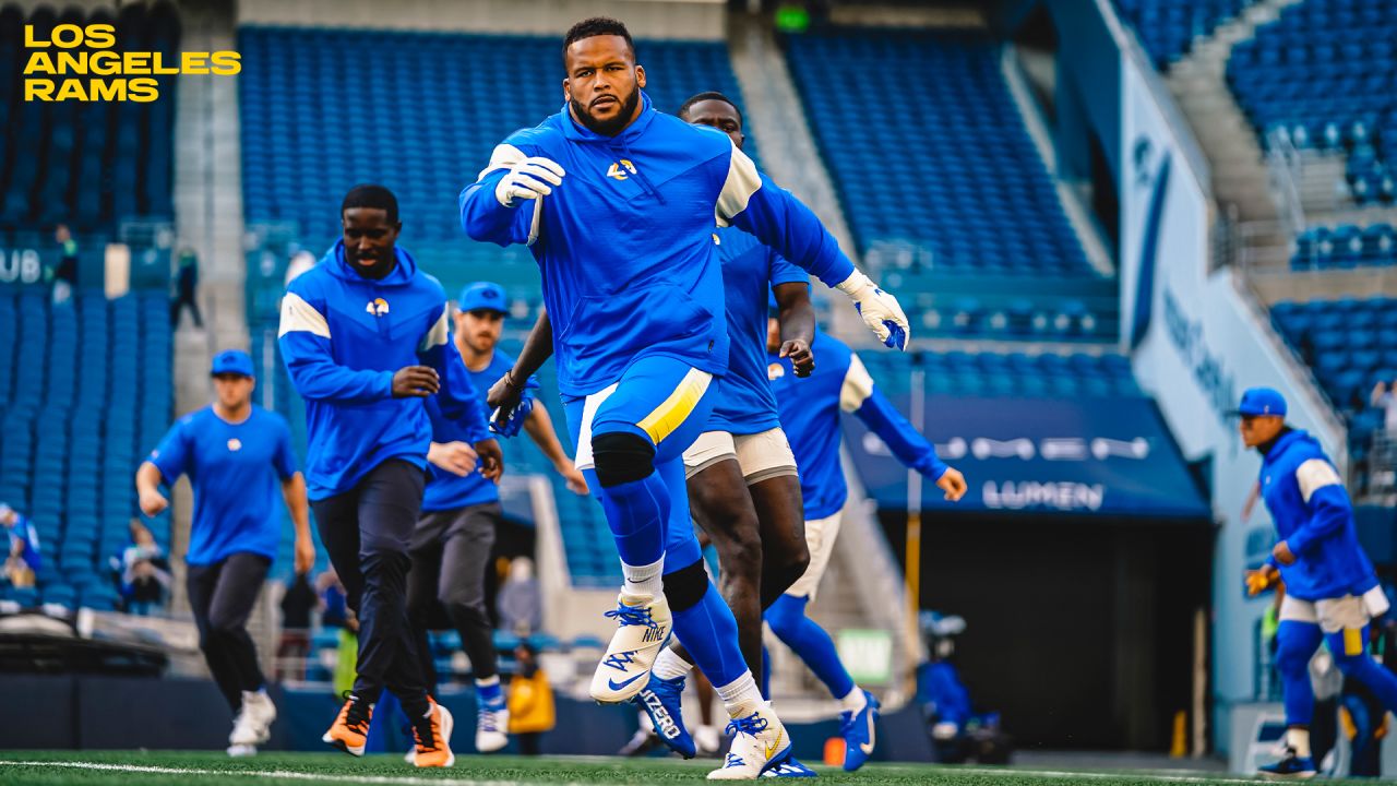 Best Photos From Seahawks-Rams Pregame Warmups