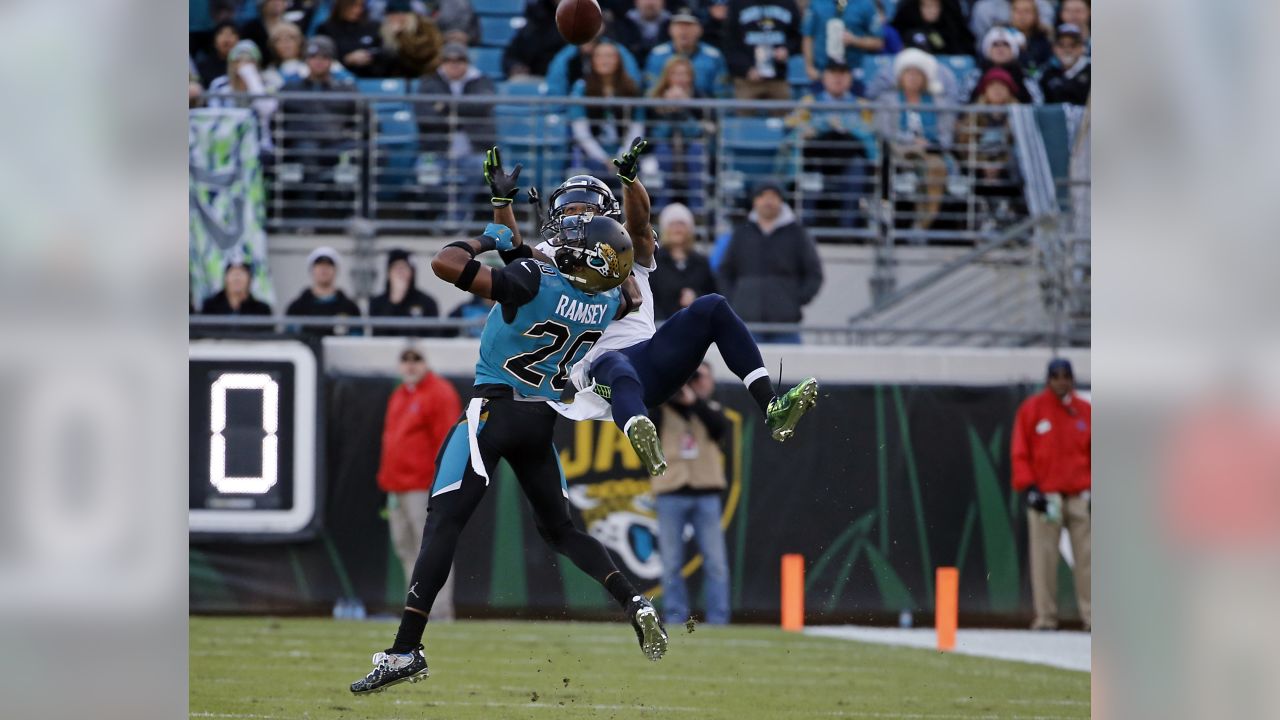 Jacksonville, FL, USA. 7th Jan, 2018. Jacksonville Jaguars cornerback Jalen  Ramsey (20) celebrates intercepting a ball intended for Buffalo Bills wide  receiver Deonte Thompson (10) during the AFC Wild Card football game