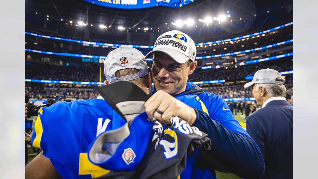 Los Angeles Rams presented with George Halas trophy after winning NFC  Championship