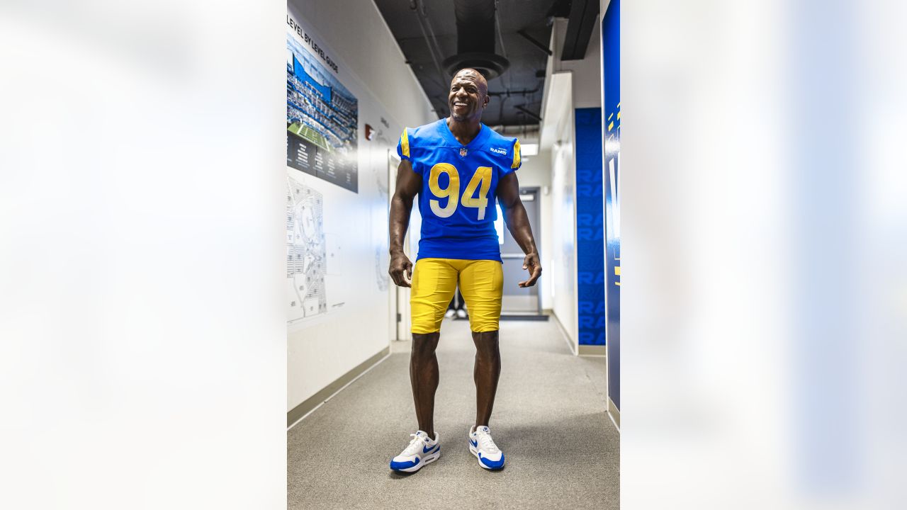 BEHIND THE SCENES PHOTOS: Terry Crews dresses out for the Rams