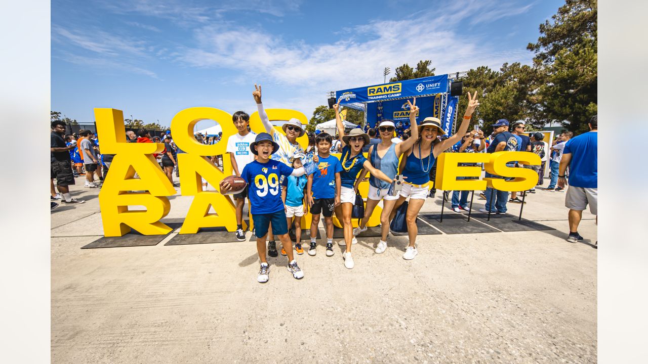 Rams fans pack flight to Atlanta, turn cabin into high-flying cheering  squad - ABC7 Los Angeles