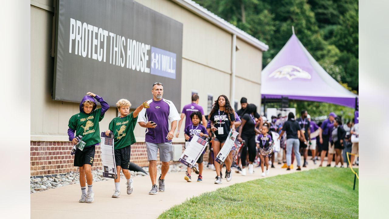 First day of Ravens training camp draws fans to The Castle 