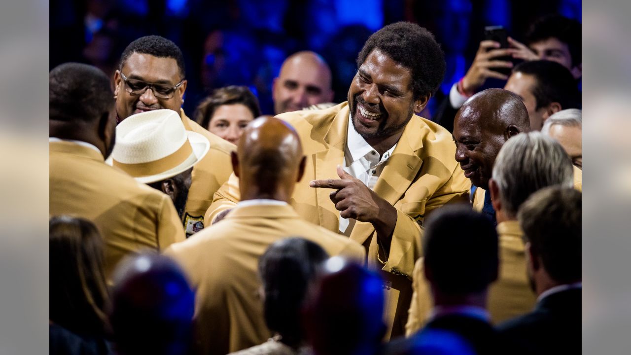 VIDEO: Ravens Legend Ed Reed Shouts Out His Barber During Hall of Fame  Speech