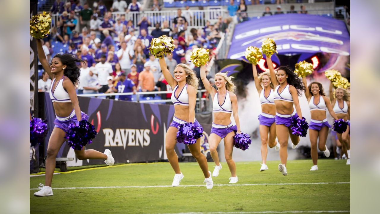 The Arizona Cardinals cheerleaders perform during the first half of an NFL  preseason football game against the Baltimore Ravens, Sunday, Aug. 21, 2022,  in Glendale, Ariz. (AP Photo/Rick Scuteri Stock Photo - Alamy