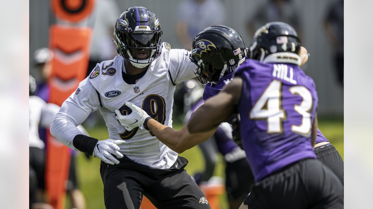 Ravens rookie Odafe Oweh displays athleticism in unlikely new role