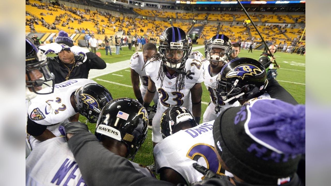 Pittsburgh Steelers quarterback Michael Vick (2) scrambles for five yards  during overtime of the 23-20