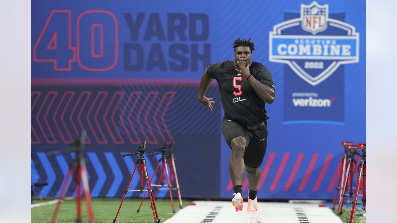 Cornerback Jack Jones runs an official 4.51-second 40-yard dash at the 2022  combine