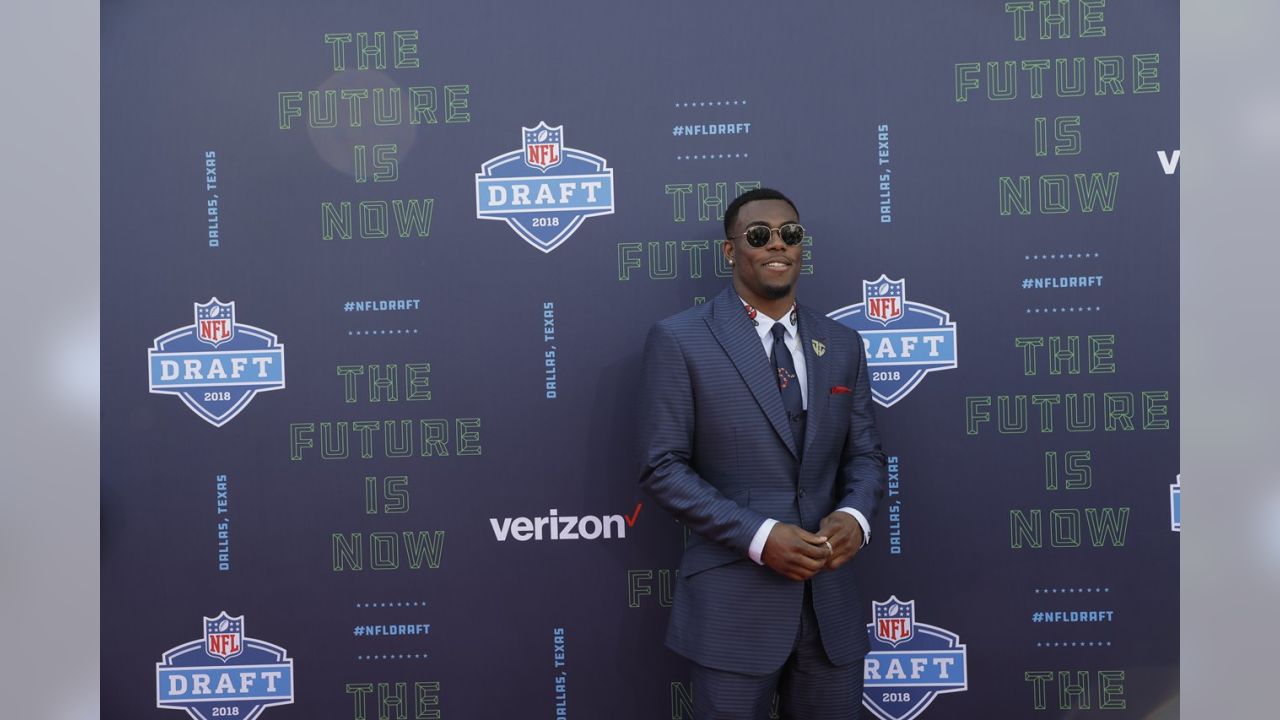 Lamar Jackson hits the NFL draft red carpet in all green suit