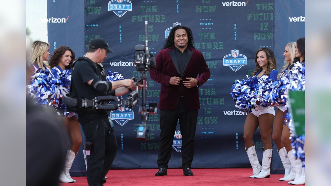 Lamar Jackson hits the NFL draft red carpet in all green suit