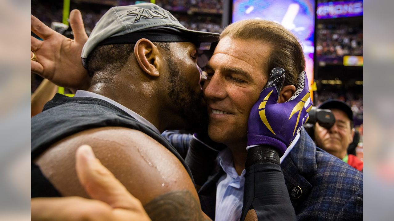 Ray Lewis makes another grand statement with 'last ride'