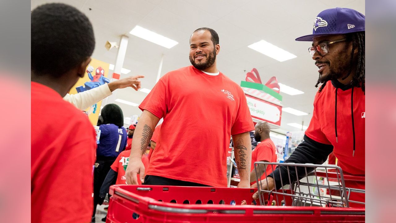 Brandon Carr & Team Bring Kids on a Holiday Shopping Spree