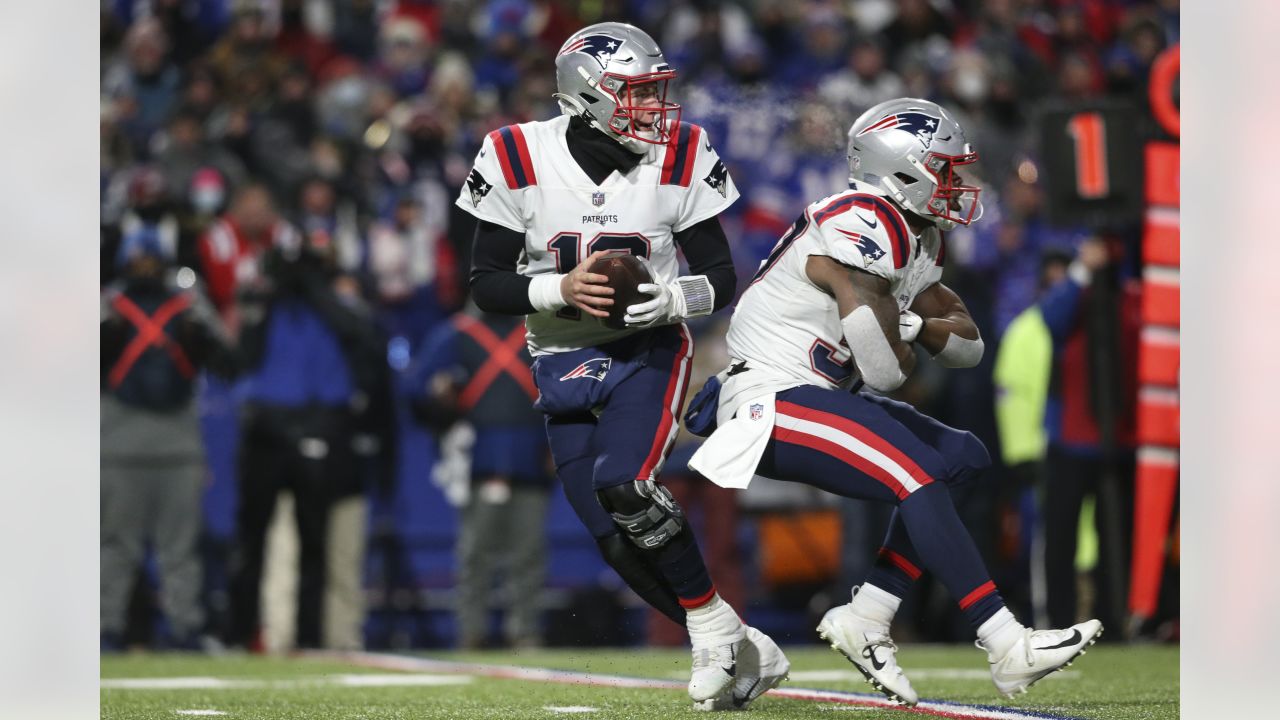 Patriots-Cowboys report cards: How hard should we be on Tom Brady playing  in a monsoon? 