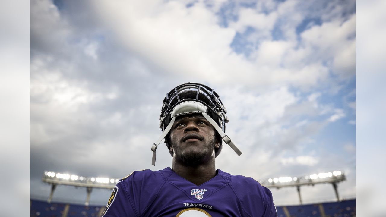 Lamar Jackson signs autographs for Jets players after Ravens win - Sports  Illustrated