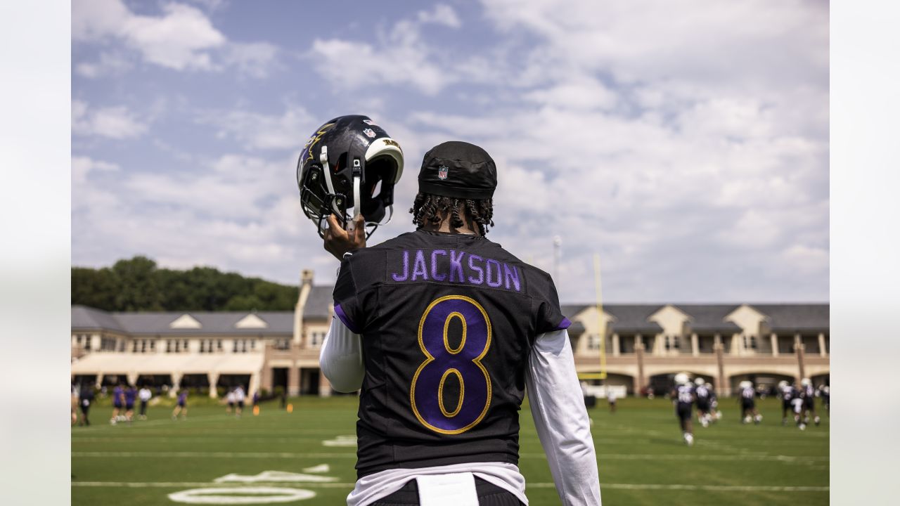 Baltimore Ravens quarterback Lamar Jackson works out during an NFL football  training camp practice, Monday, Aug. 24, 2020, in Owings Mills, Md. (AP  Photo/Julio Cortez Stock Photo - Alamy