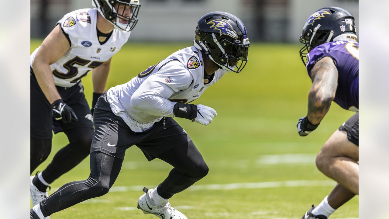 Ravens rookie Odafe Oweh displays athleticism in unlikely new role