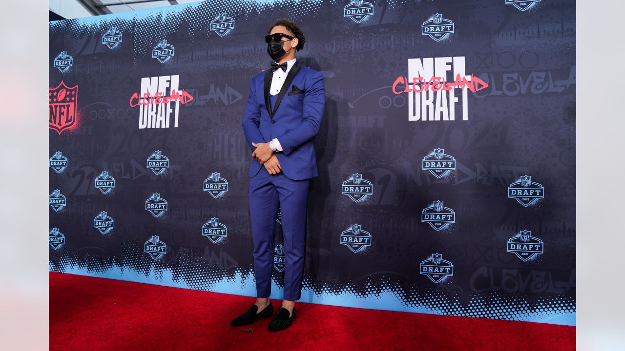 Video Top prospects walk the red carpet at the NFL Draft - ABC News