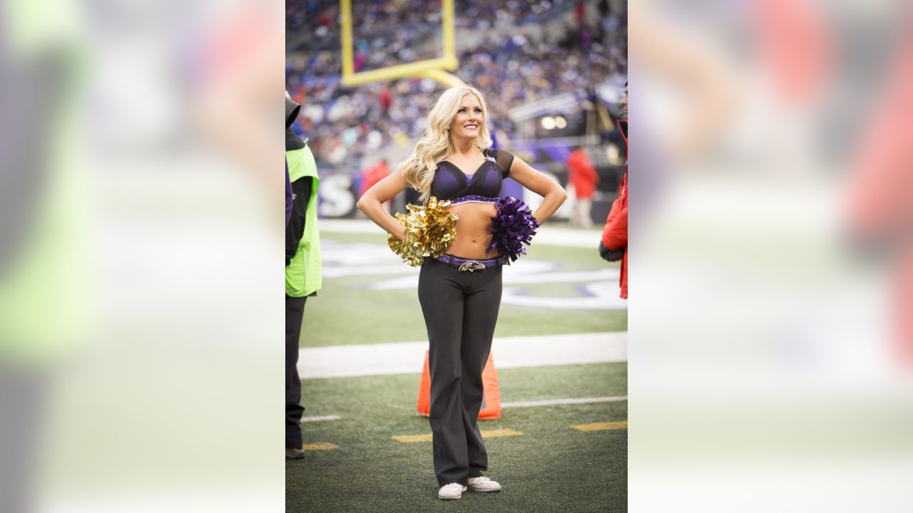 BALTIMORE RAVENS CHEERLEADER, 2004-05 Baltimore Ravens Chee…