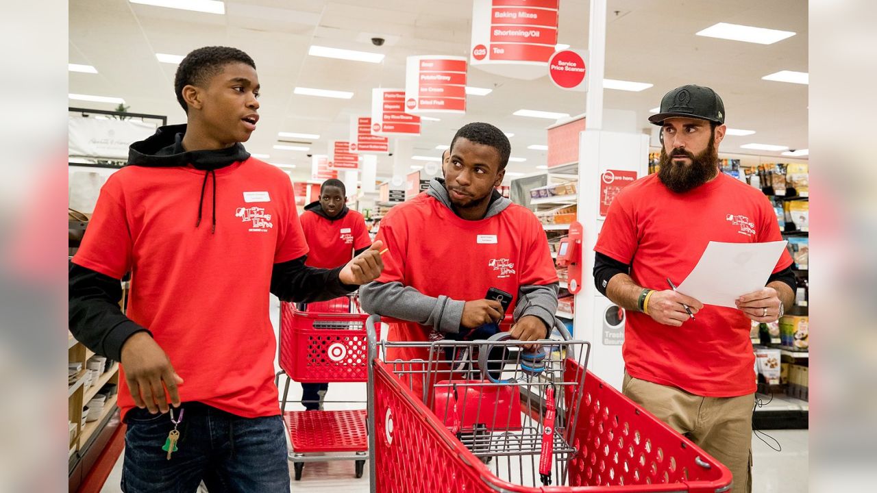 Brandon Carr, Ravens Teammates Take Underserved Kids Holiday Shopping