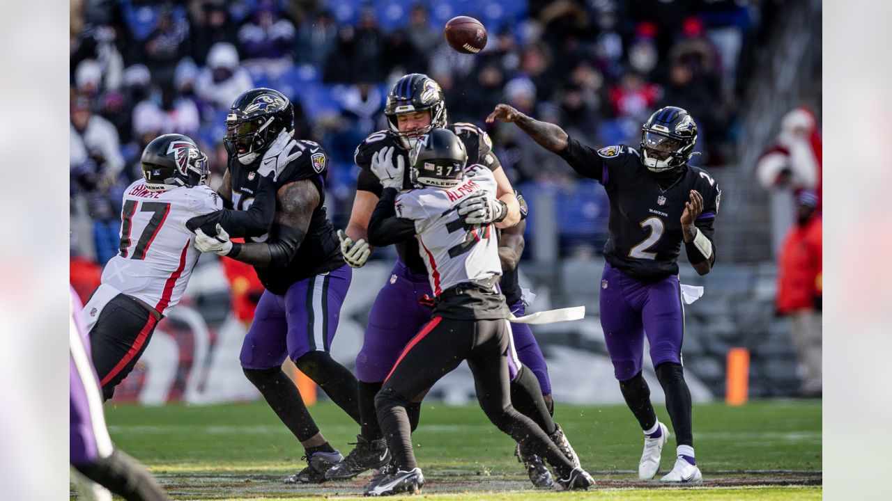 2,047 Atlanta Falcons V Baltimore Ravens Photos & High Res