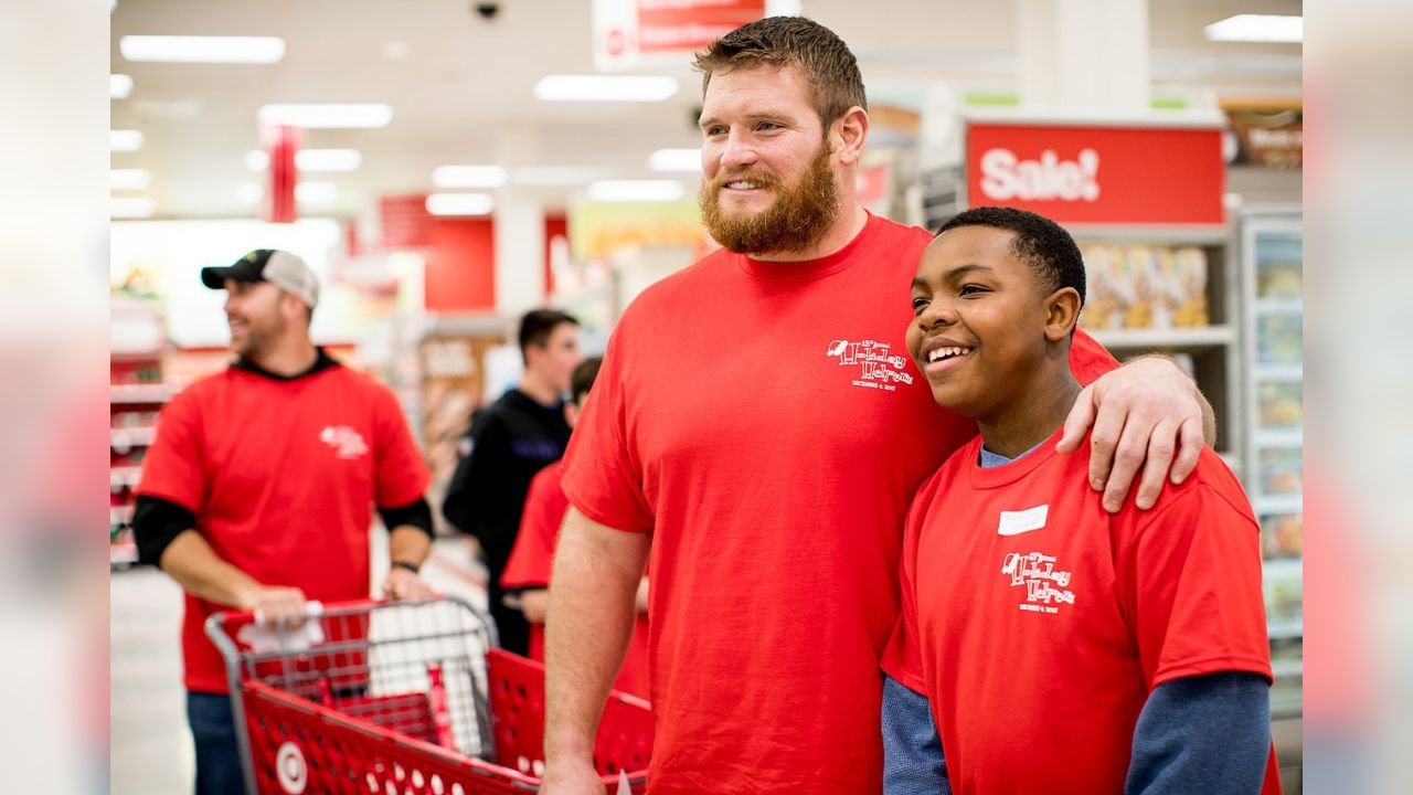 Brandon Carr & Team Bring Kids on a Holiday Shopping Spree