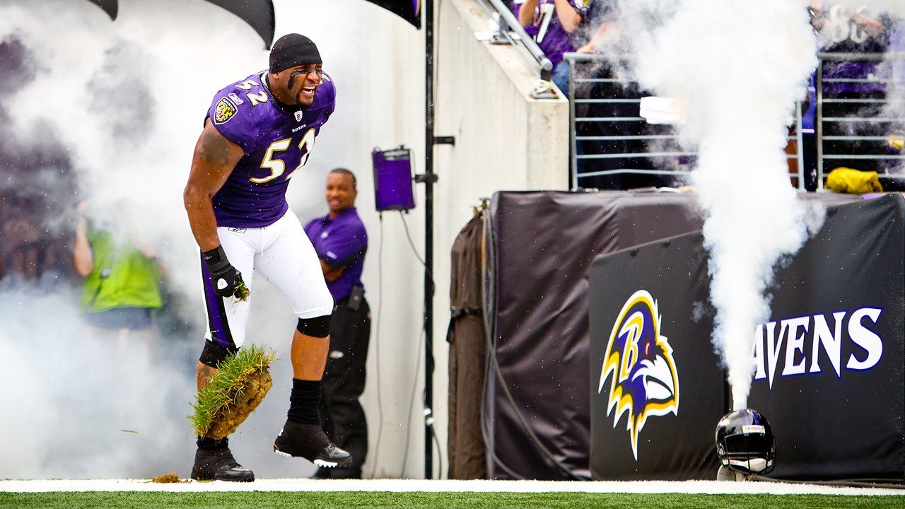 Photo: Baltimore Ravens Ray Lewis at New Meadowlands Stadium in New Jersey  - NYP20100913127 