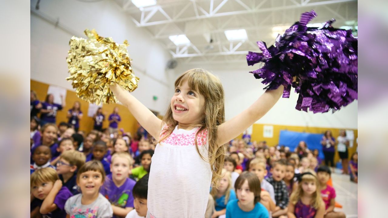 Purple Friday Caravan﻿ surprises students, gets Flock revved up